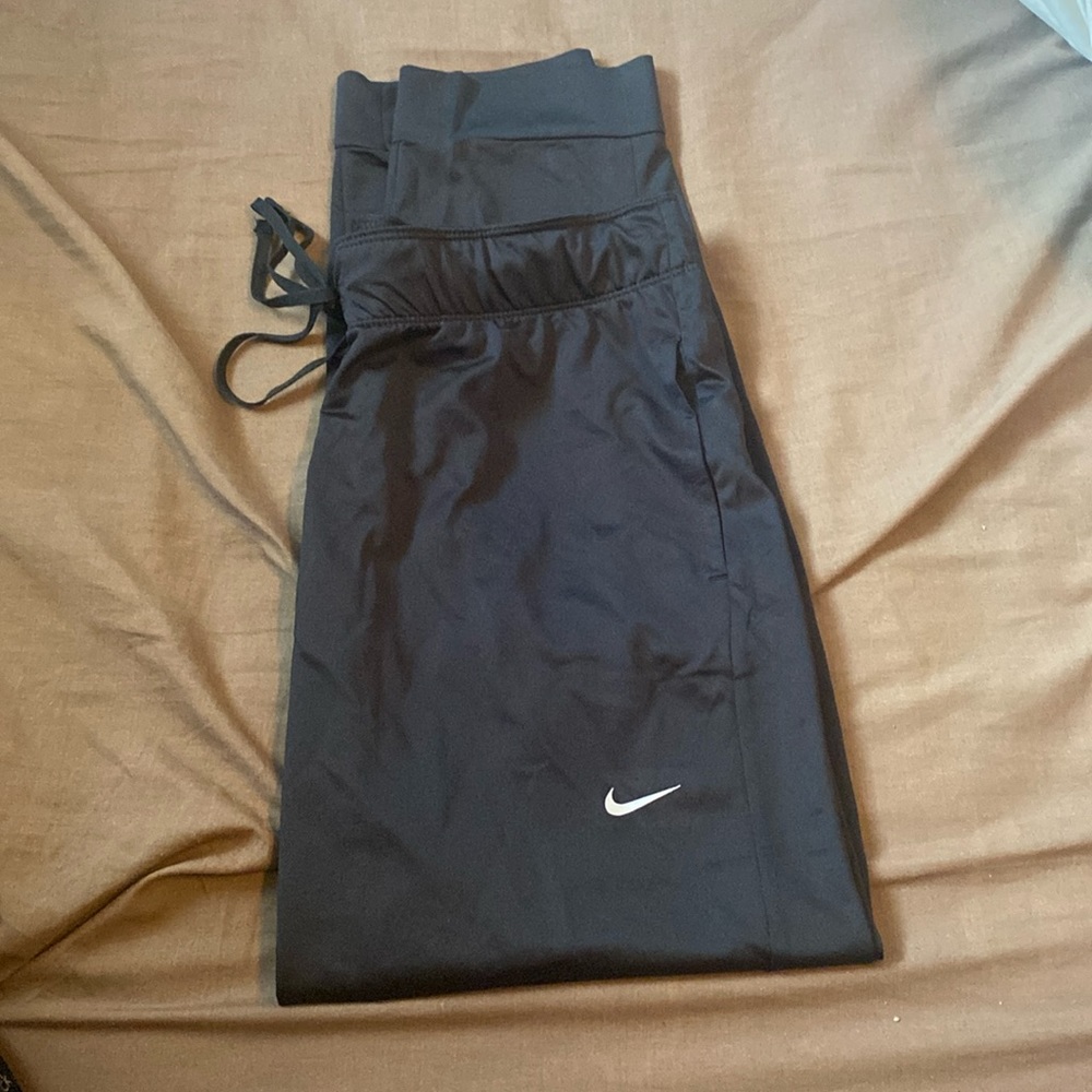 Nike cropped pants